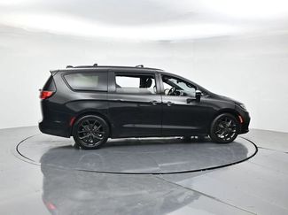 Used 2021 Chrysler Pacifica Touring w/ S Appearance Package FWD video 2