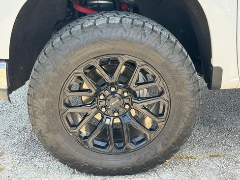 Used 2019 Chevrolet Silverado 1500 LTZ w/ LTZ Premium Package AWD/4WD image 9