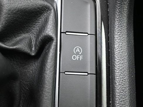 Used 2023 Volkswagen Taos SE FWD image 25