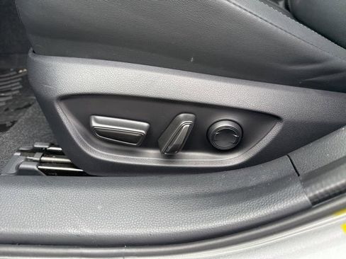 Used 2025 Toyota Prius XLE image 21