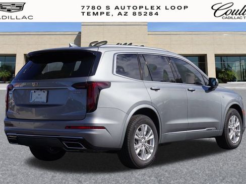 New 2025 Cadillac XT6 Luxury image 3