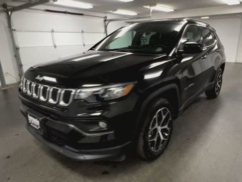 Used 2024 Jeep Compass Latitude AWD/4WD image 4