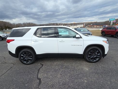 Used 2021 Chevrolet Traverse RS image 9