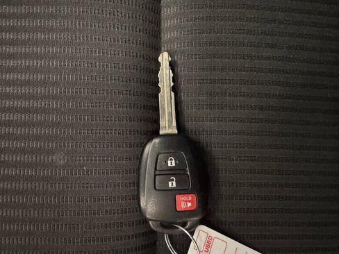 Used 2018 Toyota RAV4 LE w/ Carpet Mat Package FWD image 17