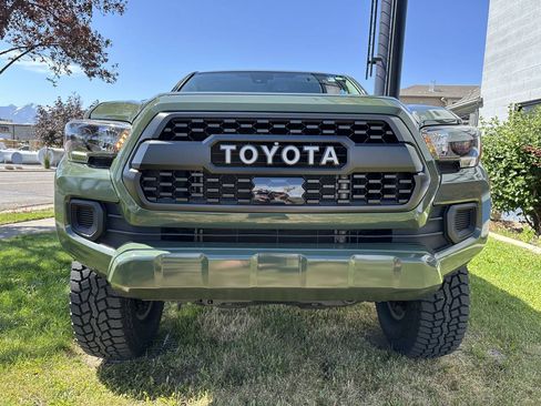 Used 2022 Toyota Tacoma SR5 w/ Trail Edition AWD/4WD image 14