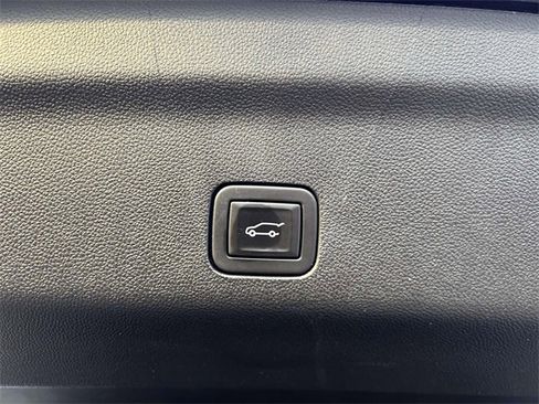 Certified 2024 Chevrolet Suburban LT image 9