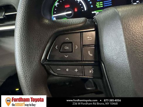 Used 2025 Toyota Sienna LE AWD/4WD image 18