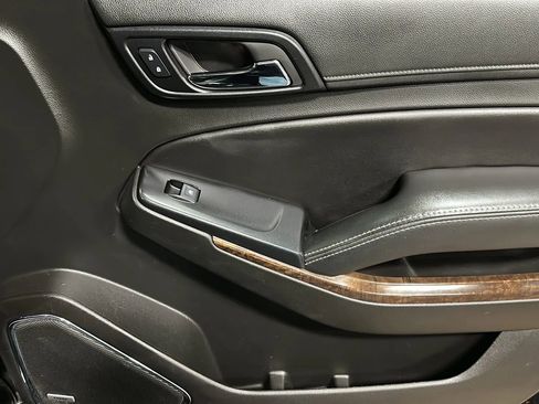 Used 2018 Chevrolet Suburban LT image 20
