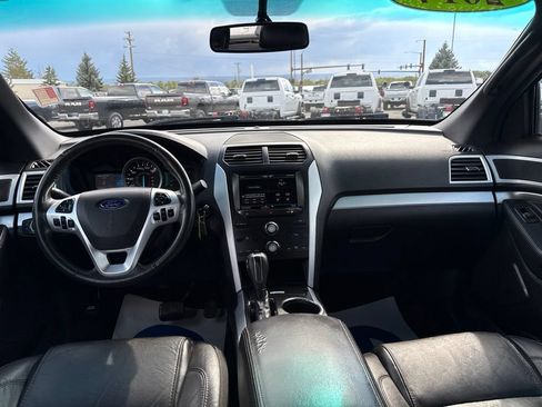 Used 2014 Ford Explorer XLT w/ Equipment Group 202A AWD/4WD image 10