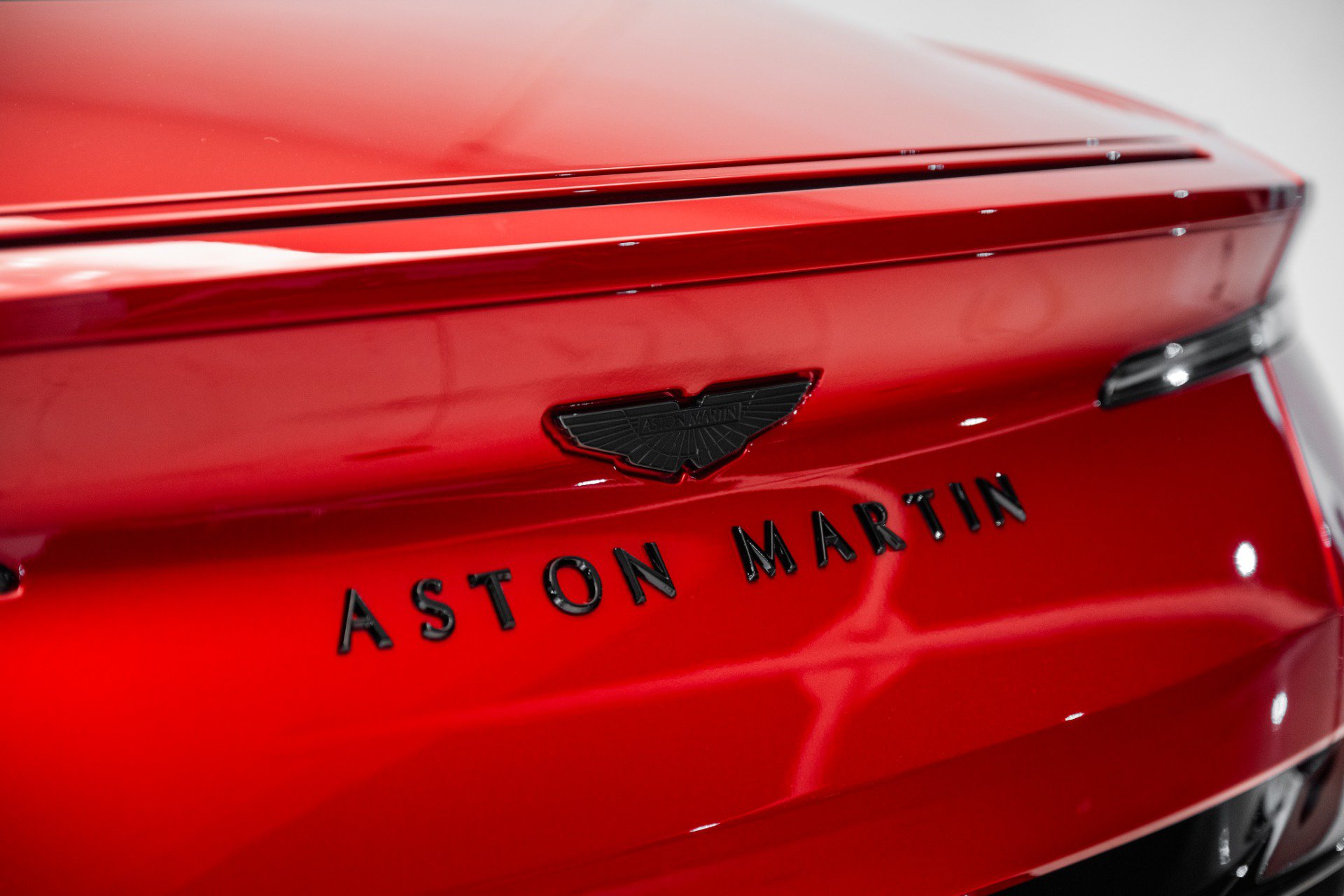 Used 2023 Aston Martin DB11 Coupe RWD image 8