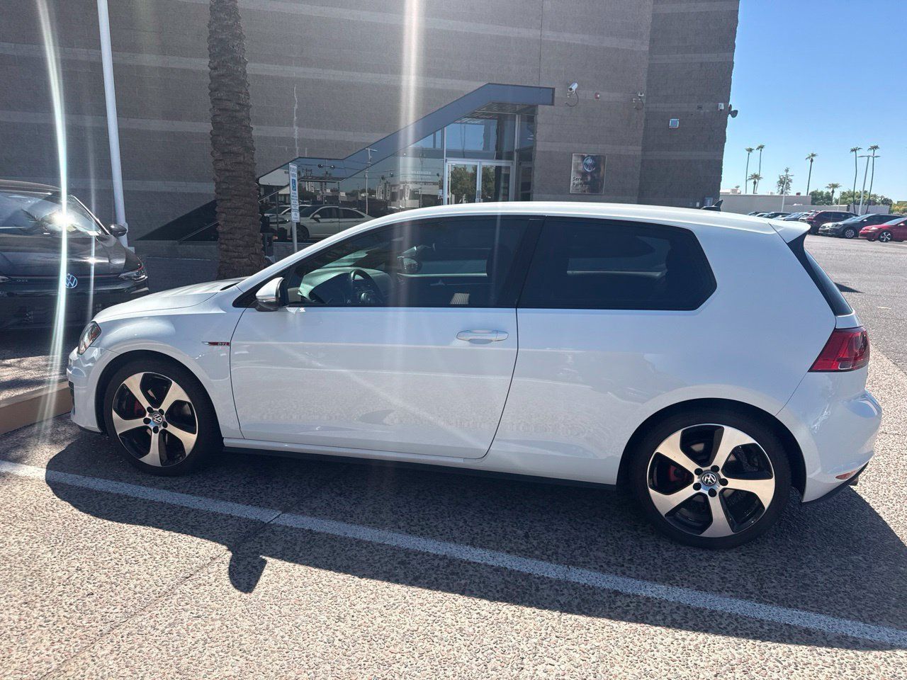 Used 2016 Volkswagen Golf 2-Door FWD image 5