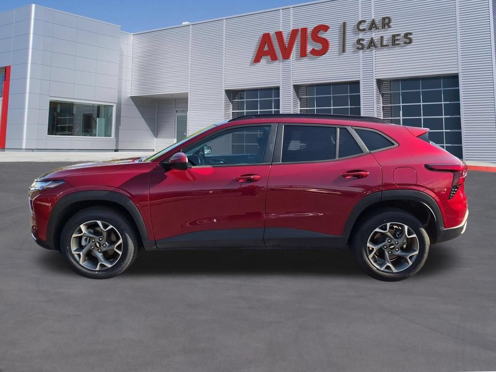 Used 2025 Chevrolet Trax LT w/ LT Convenience Package FWD image 10