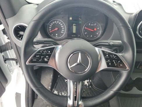 Used 2025 Mercedes-Benz Sprinter 2500 image 18