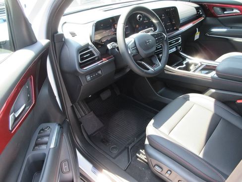 New 2026 Chevrolet Traverse Z71 w/ Driver Confidence Package AWD/4WD image 14