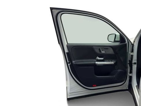 Used 2022 Mercedes-Benz GLB 250 image 10