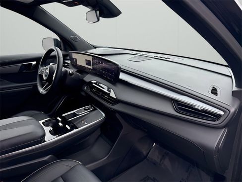 Used 2025 Buick Enclave Sport Touring image 21