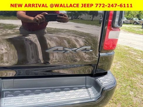 Used 2020 RAM 1500 Limited w/ Black Appearance Package AWD/4WD image 7