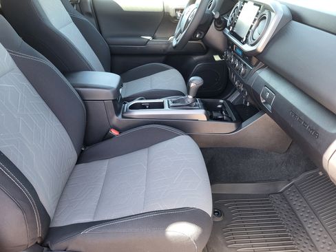 Used 2023 Toyota Tacoma TRD Off-Road AWD/4WD image 11