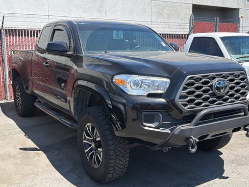 Used 2016 Toyota Tacoma SR AWD/4WD image 2
