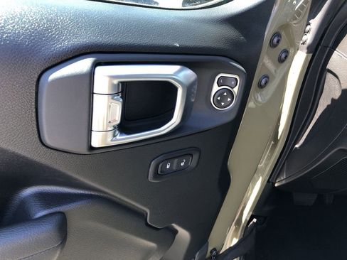 New 2026 Jeep Gladiator Sport AWD/4WD image 12