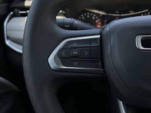 Used 2025 Jeep Compass Limited image 15