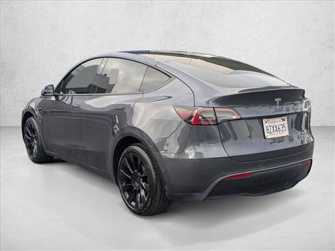 Used 2022 Tesla Model Y Long Range image 8