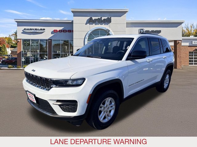 Used 2023 Jeep Grand Cherokee Laredo w/ Luxury Tech Group I AWD/4WD image 4