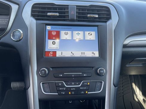 Used 2018 Ford Fusion SE w/ Fusion SE Technology Package image 15