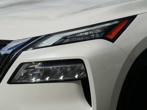 Certified 2023 Nissan Rogue SV w/ SV Premium B Package AWD/4WD image 16