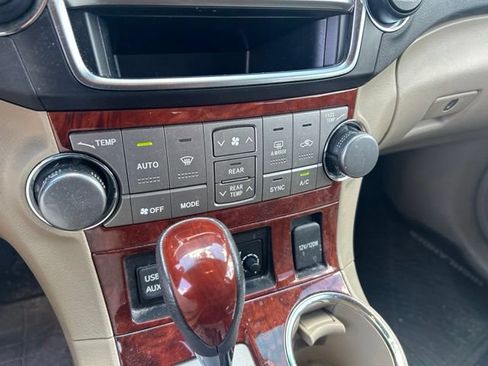 Used 2013 Toyota Highlander Limited AWD/4WD image 14