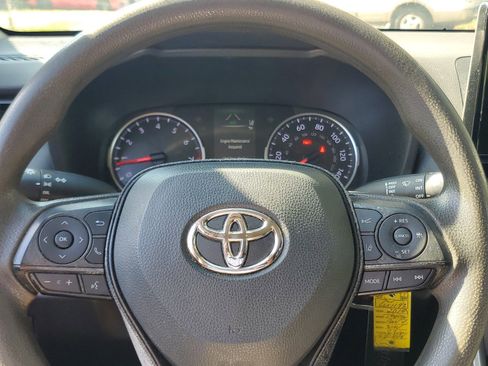 Used 2019 Toyota RAV4 LE image 21