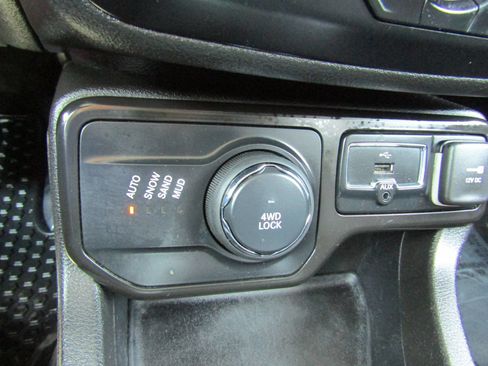 Used 2022 Jeep Renegade Sport w/ Sport Appearance Group AWD/4WD image 27