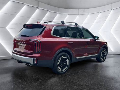 Used 2024 Kia Telluride EX w/ EX Captain's Chair Package FWD image 5