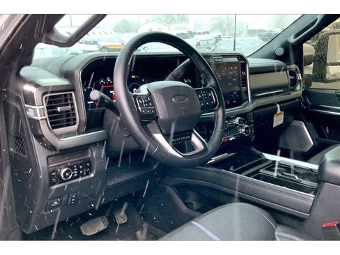 Used 2025 Ford F450 Platinum w/ FX4 Off-Road Package image 16