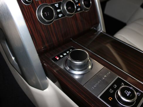 Used 2014 Land Rover Range Rover Supercharged AWD/4WD image 19