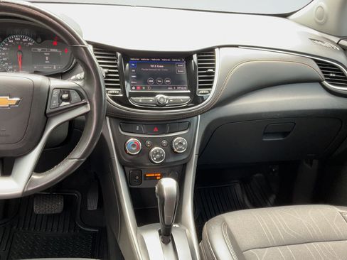 Certified 2022 Chevrolet Trax LT w/ Sport Edition FWD image 16