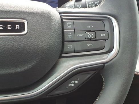 Used 2022 Jeep Wagoneer Series III AWD/4WD image 14