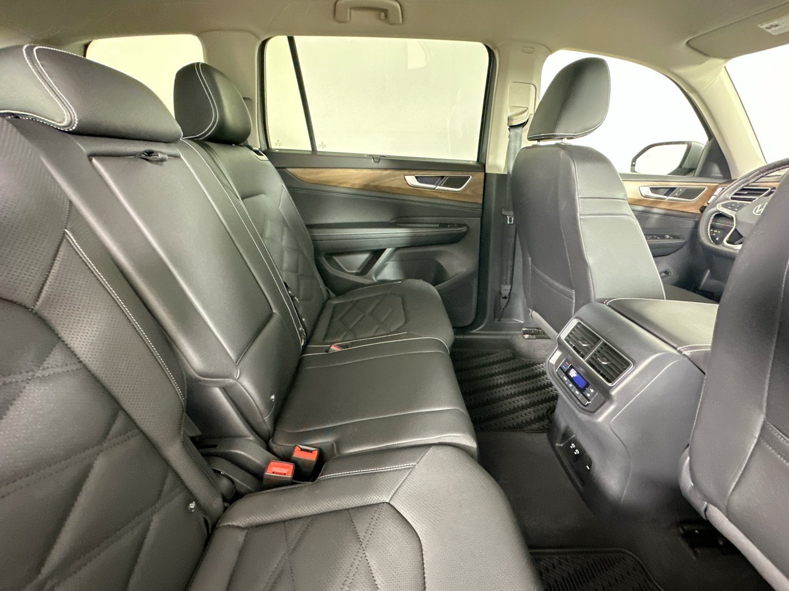 Used 2025 Volkswagen Atlas SE AWD/4WD image 42