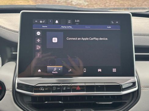 Used 2022 Jeep Compass Limited image 21