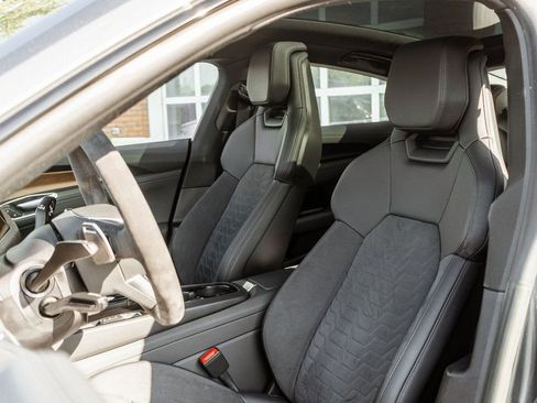 Used 2022 Audi e-tron GT Premium Plus image 6