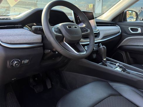 Used 2022 Jeep Compass Latitude image 15