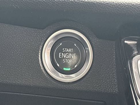 Used 2024 Chevrolet Traverse LT w/ Midnight/Sport Edition image 24