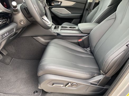 Used 2025 Acura MDX SH-AWD image 9