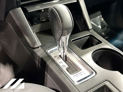 Used 2017 Subaru Legacy 2.5i Limited image 19