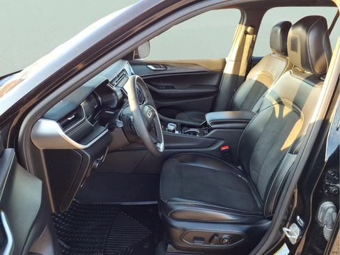 Used 2023 Jeep Grand Cherokee Altitude image 18