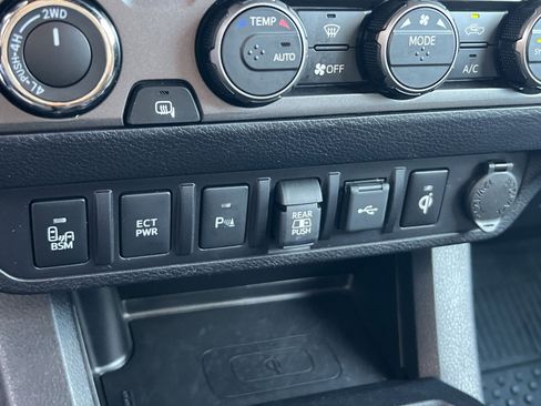 Used 2023 Toyota Tacoma TRD Sport image 27