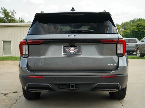 Used 2025 Ford Explorer ST-Line w/ ST-Line Street Pack AWD/4WD image 19
