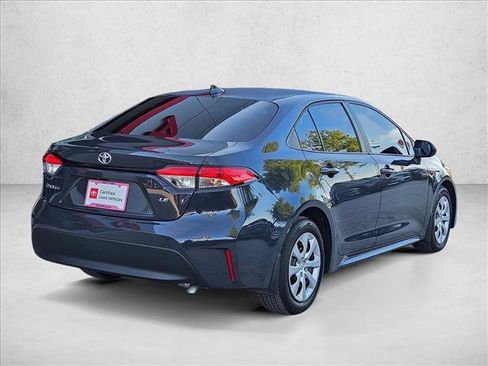 Used 2025 Toyota Corolla LE FWD image 5
