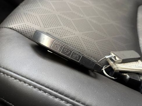 Used 2026 Kia Carnival FWD image 28