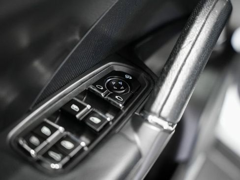 Used 2015 Porsche Cayenne S image 37